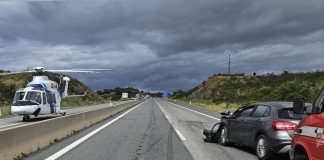 Acidente na A22 junto à fronteira com Espanha causa um ferido grave e dois ligeiros