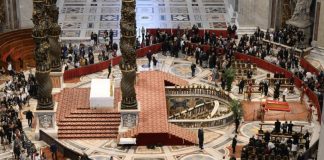 Óbito/Papa: Um quarto de milhão de fiéis despediu-se perante a urna de Francisco