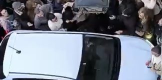 Alerta em Óbidos: carro atravessa multidão em plena Vila de Natal