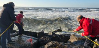 Resgatado homem em dificuldades à entrada da barra de Esposende
