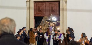 Procissão dos Fogaréus ou do Senhor da Misericórdia sai à rua na Sexta-feira Santa, dia 3 de abril