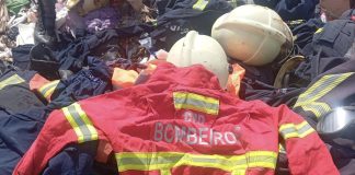 Fardas de Bombeiros no meio do lixo em Coruche