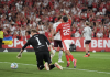 Benfica goleia Hearts e fica com um pé na próxima fase da Liga Europa