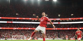 Benfica vence Estoril e soma três pontos no regresso da Liga à Luz